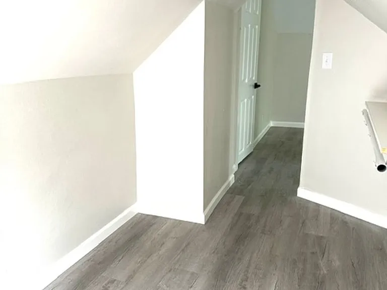 1304 Buffalo St — Photo 17