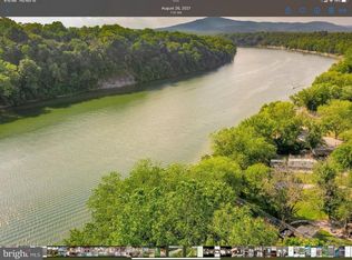 217 Boat Dock Dr, Falling Waters, WV 25419