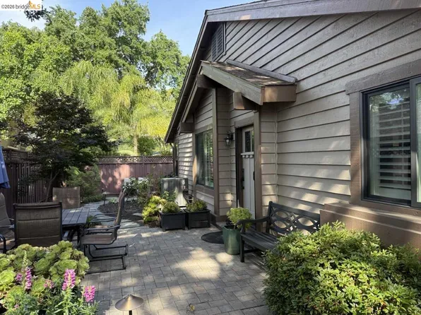215 Charter Oak Cir, Walnut Creek, CA 94597