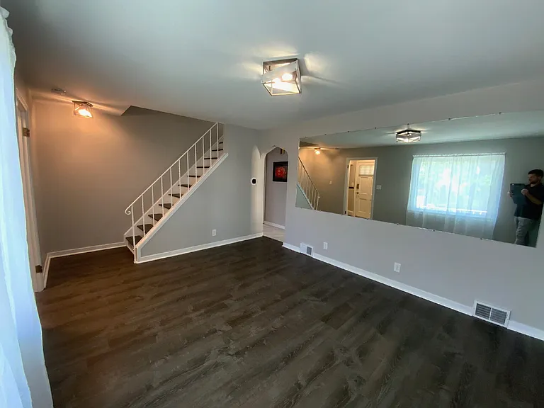 1345 Roselle Ave — Photo 4