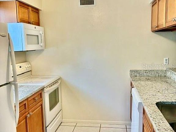 4th image of 211 Airport Ave #111