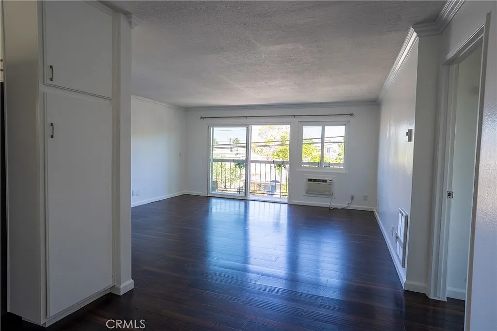 2 bed, 922 sqft, $2,995 — Photo 2