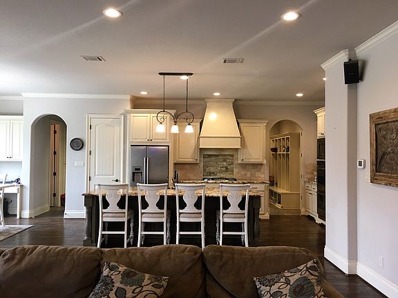 3rd image of 811 Pioneer Cir E