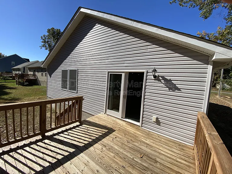 77 Lakeview Dr — Photo 35