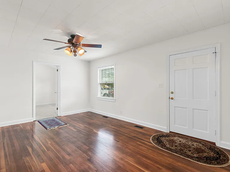 2727 Stratford Dr — Photo 6