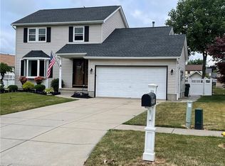 8 Doehaven Cir, Depew, NY 14043