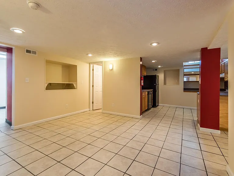 1218 N College — Photo 11