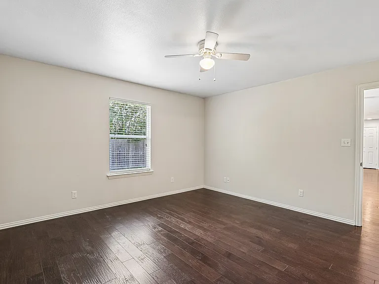 3017 N Hickory St — Photo 5