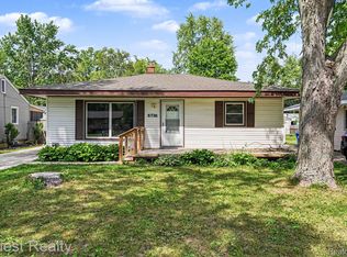 6736 Cloverton Dr, Waterford, MI 48329