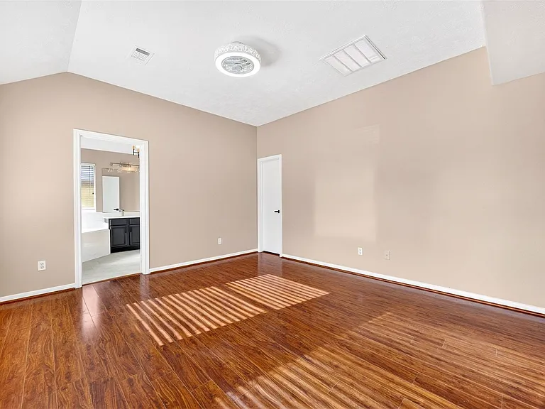 15014 Middle Oaks Blvd — Photo 22