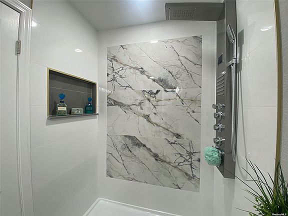 3rd image of 10 Alpine St