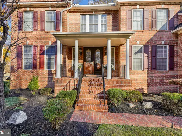 11033 Daybreak Ct, Rockville, MD 20852