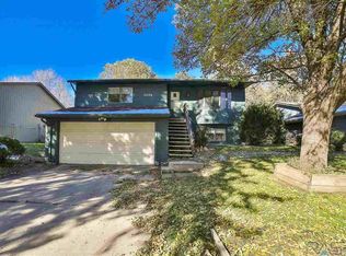 4606 E Fernwood Dr, Sioux Falls, SD 57110