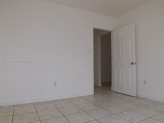 4th image of 1525 NW 1st Pl APT 1