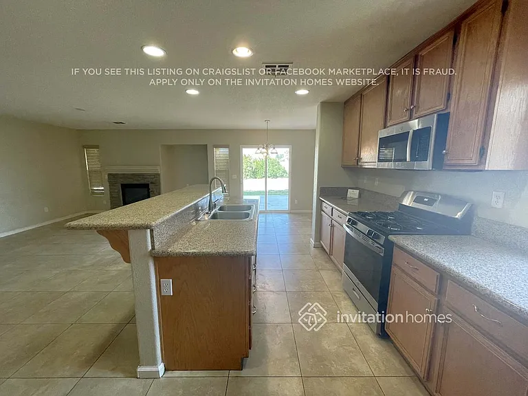 1529 Granville Way — Photo 5