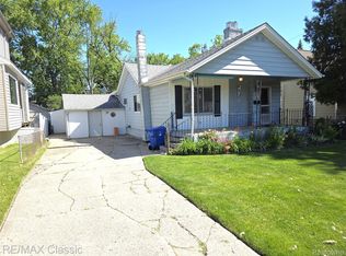 952 Lakeview Ave, Waterford, MI 48328