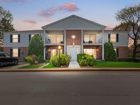 987 Golf Course Rd APT 8, Crystal Lake, IL 60014