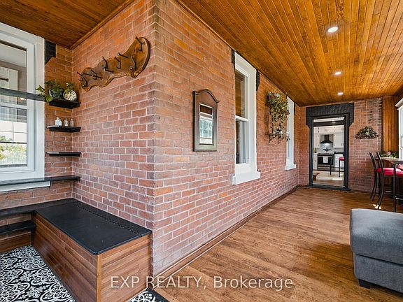 4th image of 2027 Victoria St