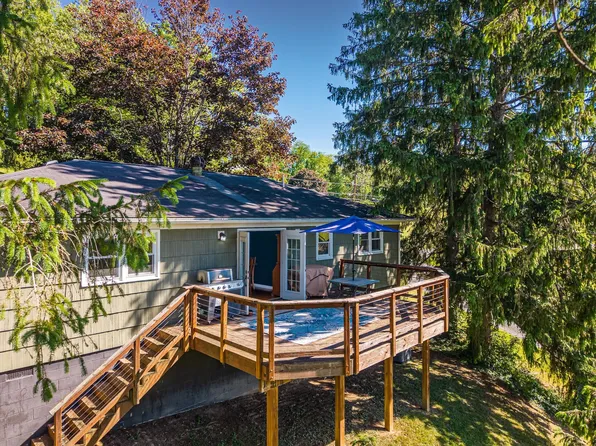 854 Pea Ridge Rd, Oak Hill, WV 25901