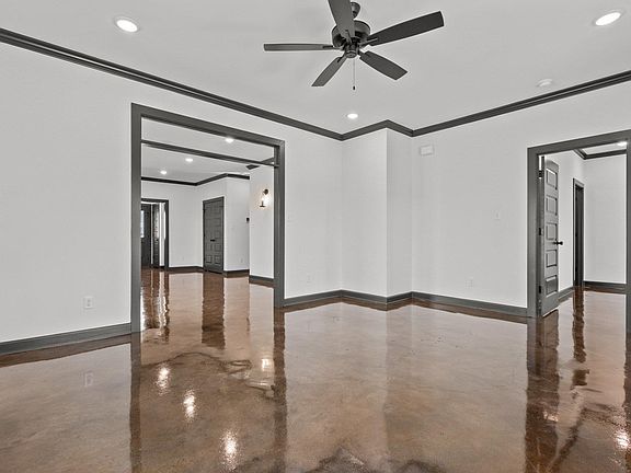 4th image of 1501 Welch St