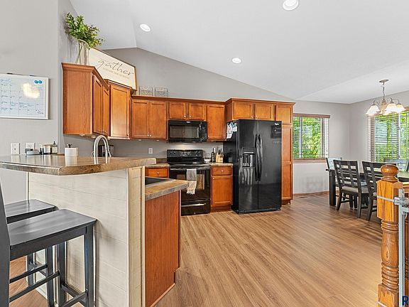 4th image of 607 Saint Jerome St
