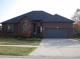 19802 Mapleton Dr, Macomb, MI 48044