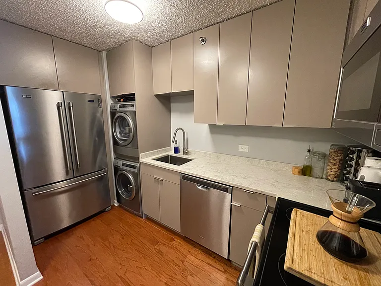 1122 N Clark St #1404 — Photo 6