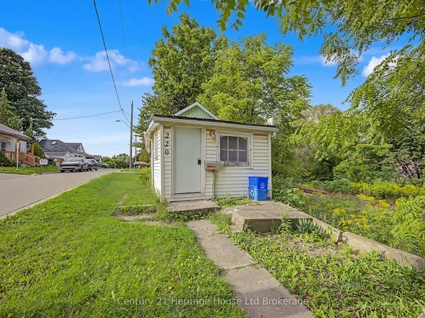 220 King St W, Ingersoll, ON N5C 2K3