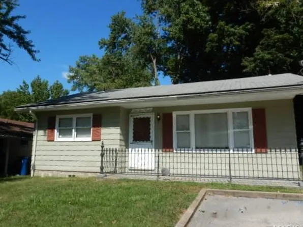 13 Cady Dr, Saint Louis, MO 63135