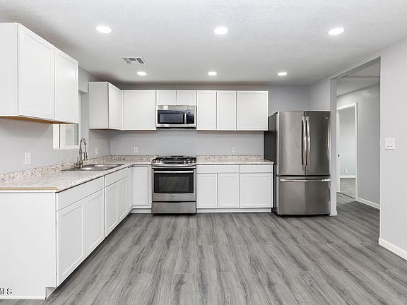 3rd image of 1132 E 9th Pl