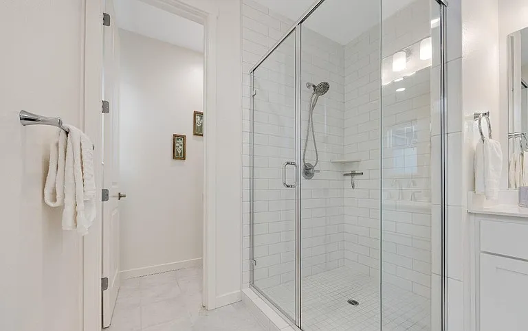 1747 Linden Ln — Photo 16