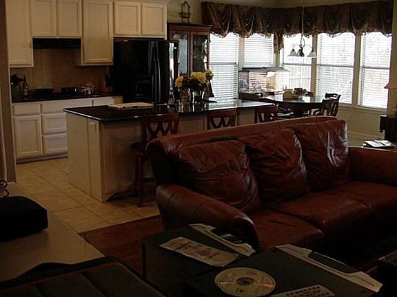 5th image of 908 Mayberry Dr