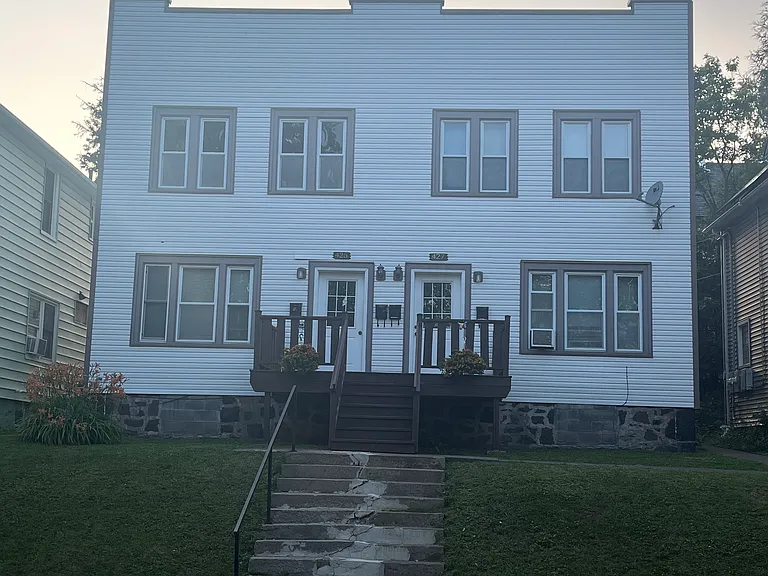 425 E 6th St #2 — Photo 8