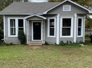 221 N Henderson St, Rusk, TX 75785