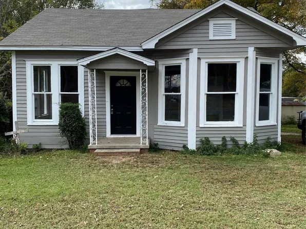 221 N Henderson St, Rusk, TX 75785