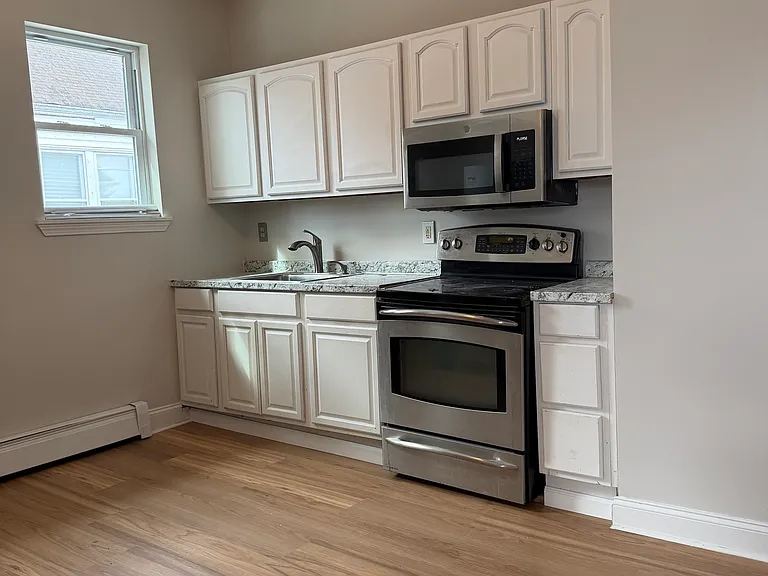 162-164 Martin St — Photo 3