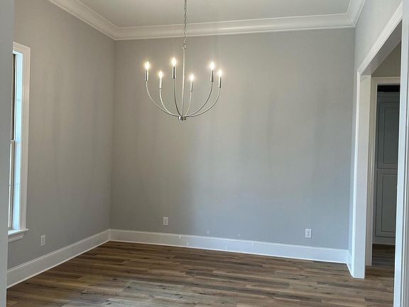 4th image of 250 Kingswood Pl