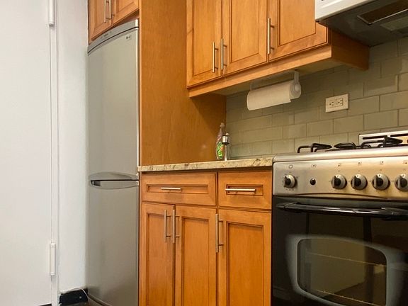 4th image of 347 W 57th St APT 12