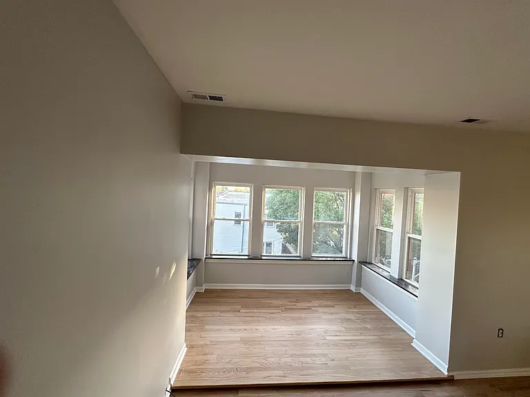 4215 N Lockwood Ave #11 — Photo 5
