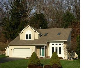 310 Willow Creek Ln, Rochester, NY 14622