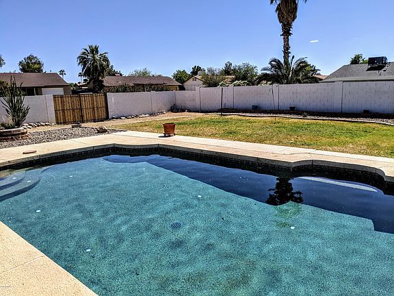 4th image of 420 N Country Club Way