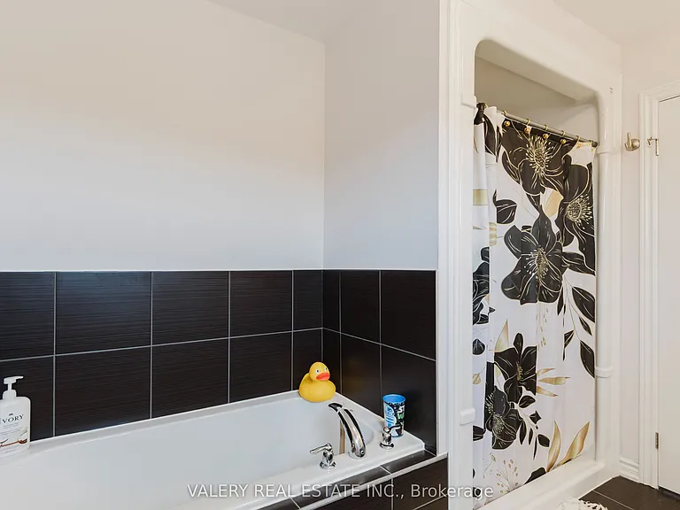 133 Caroline St — Photo 33