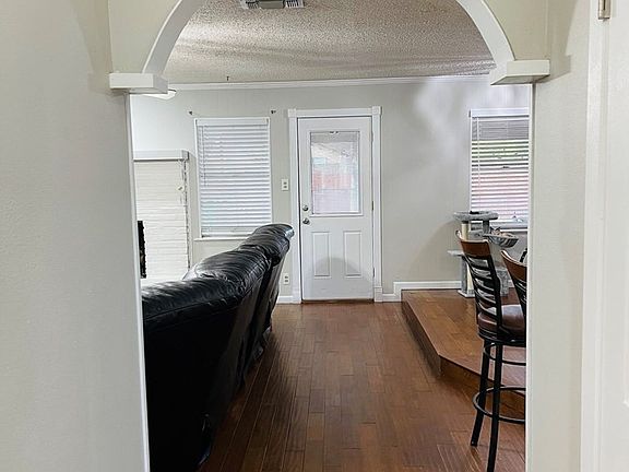 4th image of 3605 S Oxford Dr
