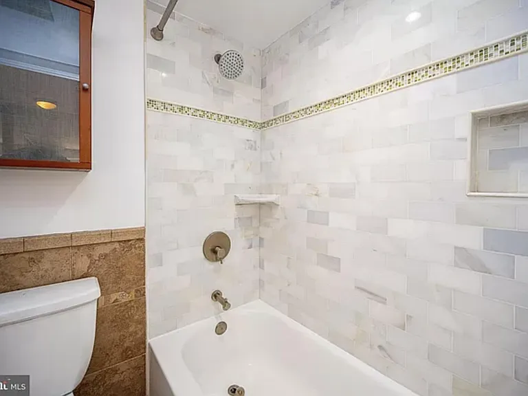 900 N Stafford St #905 — Photo 12