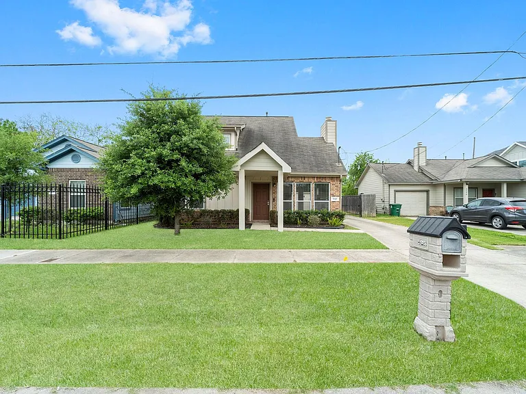 3548 Rebecca St — Photo 3