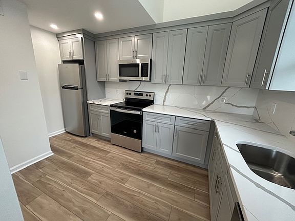 3rd image of 800 Bloomfield Ave APT 206