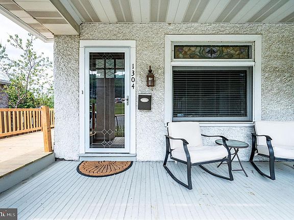 3rd image of 1304 Hampden Blvd