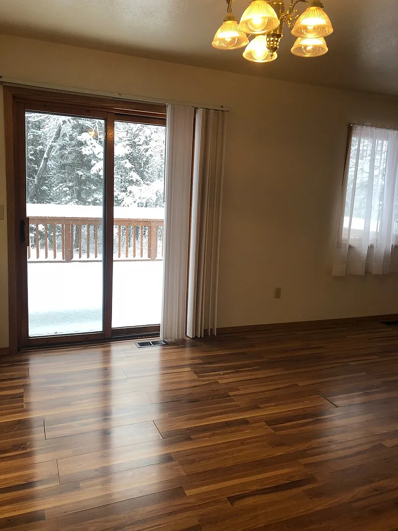 3BR, 2BA 2 story home w/finished daylight basement — Photo 4