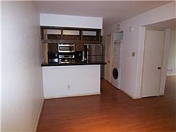 5th image of 1601 S Shepherd Dr #205