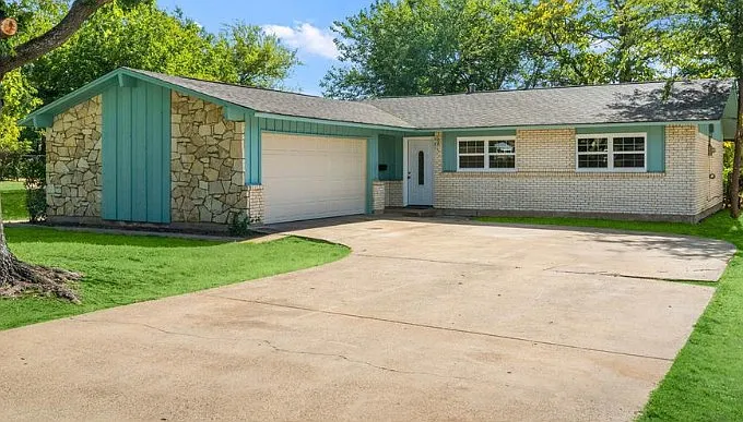 2722 Western Park Dr